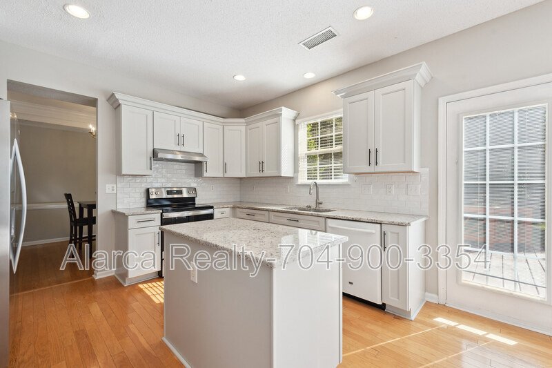 For Rent: 9418 Willow Tree Ln Charlotte NC 28277 property image