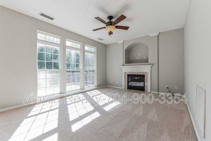 For Rent: 9418 Willow Tree Ln Charlotte NC 28277 property image