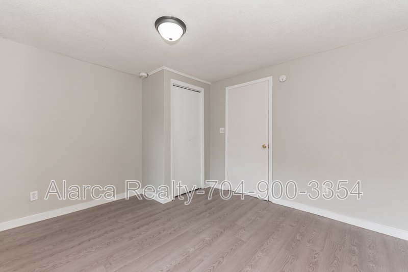 For Rent: 9333 Kendall Dr Charlotte NC 28214 property image