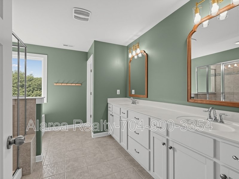 For Rent: 903 Claires Creek Ln Davidson NC 28036 property image