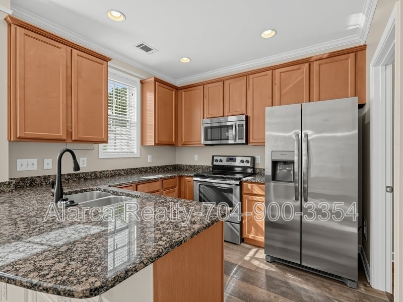 For Rent: 11410 Potters Row Cornelius, NC 28031 property image