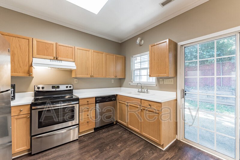 For Rent: 1285 E Woodlawn Rd Charlotte NC 28209 property image