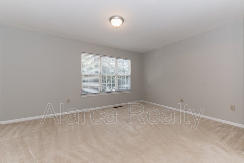 For Rent: 1285 E Woodlawn Rd Charlotte NC 28209 property image