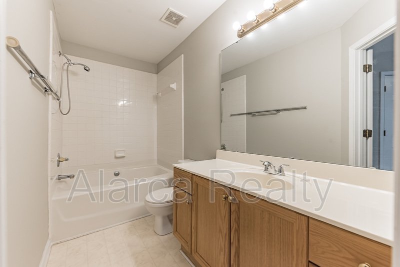 For Rent: 1285 E Woodlawn Rd Charlotte NC 28209 property image